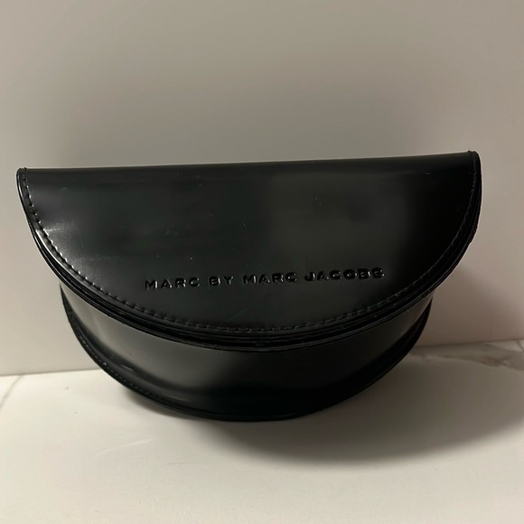 Marc by Marc Jacobs Black Large Sunglasses Case - Picture 1 of 9